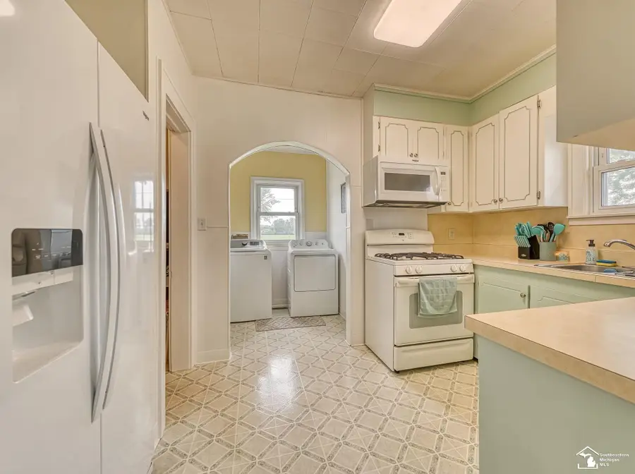 906 Michigan AVE, Monroe, MI 48162 - #3
