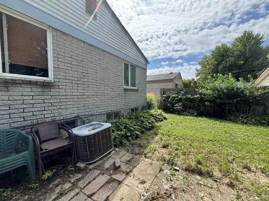 34373 virgil ST, Harrison Township, MI 48045 - #2