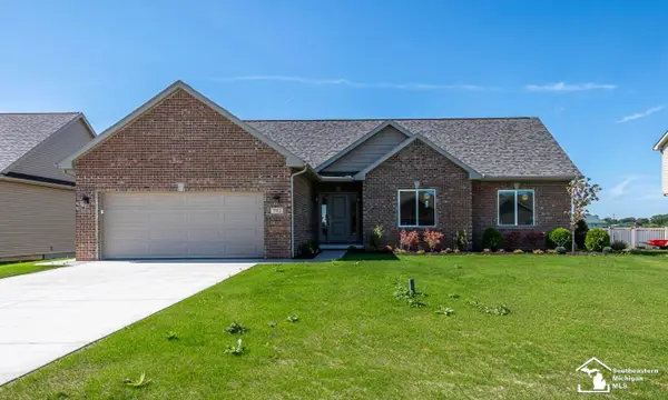 792 E Sweet Briar LN, Monroe, MI 48161