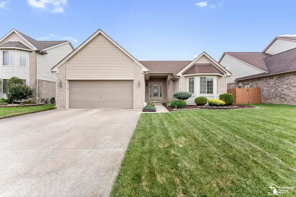 24587 Brentwood DR, Brownstown, MI 48183
