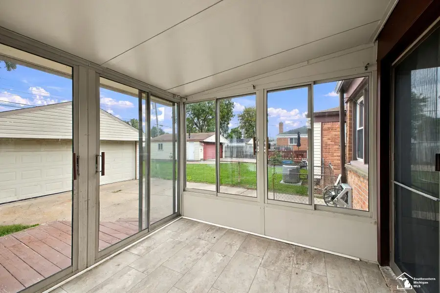 28512 Leona ST, Garden City, MI 48135 - #3