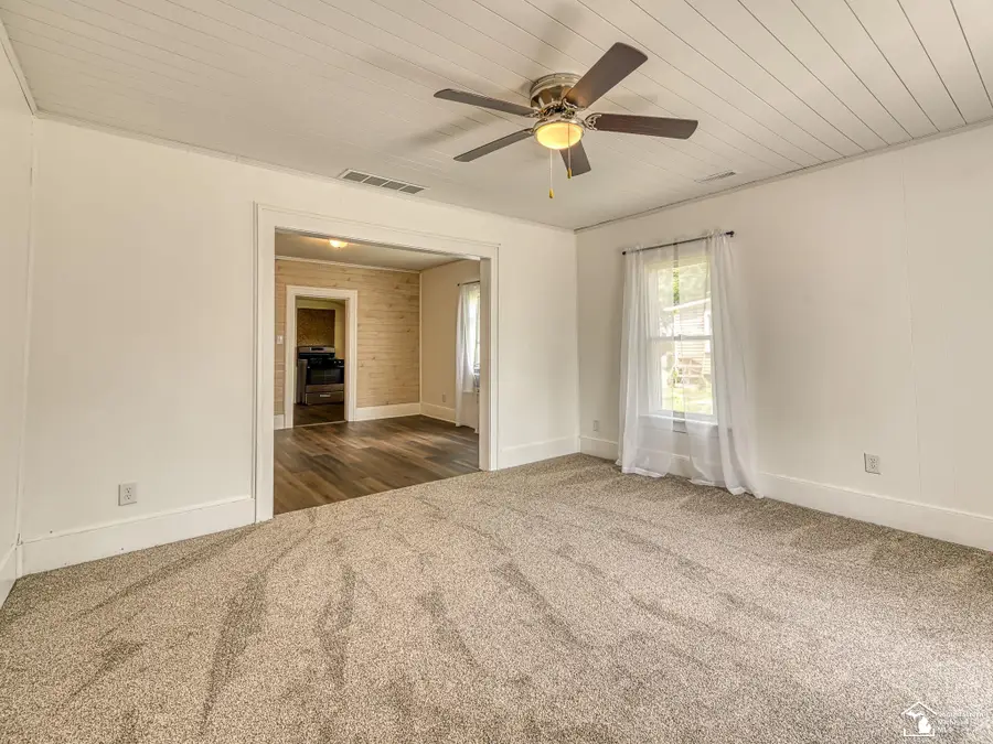 518 Eastchester ST, Monroe, MI 48161 - #2