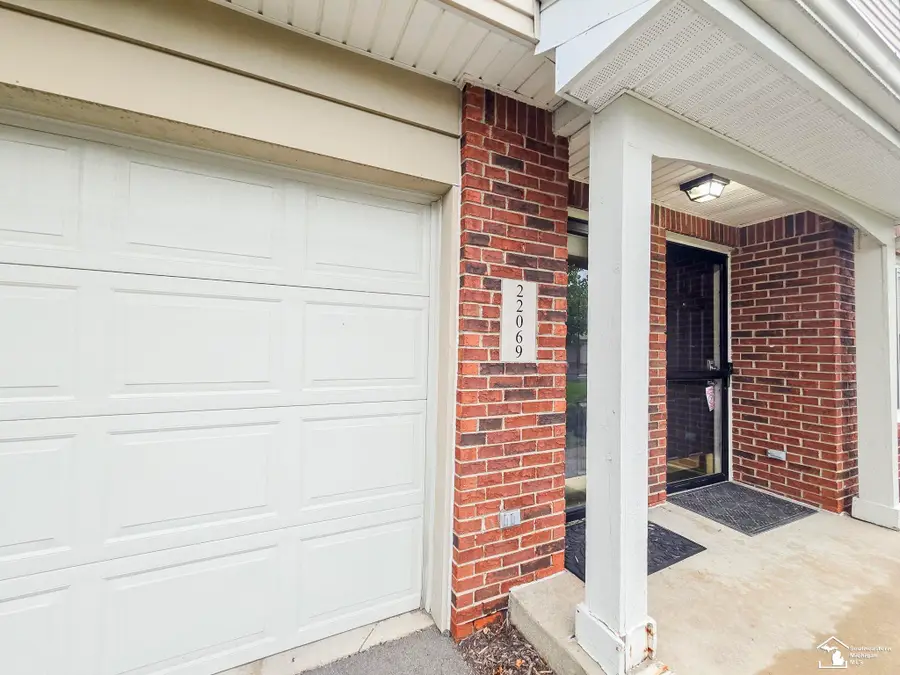 22069 Fairlane BLVD, Woodhaven, MI 48193 - #3