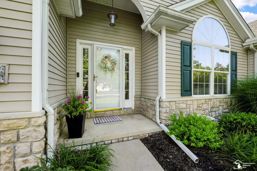 6586 Black Diamond LN, Lambertville, MI 48144 - #2