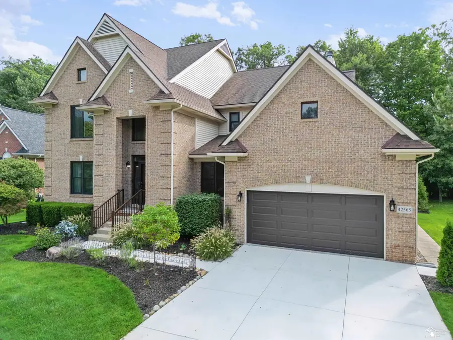 42565 White Hart ST, Canton, MI 48188 - #2