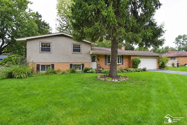 9121 Clover DR, Temperance, MI 48182