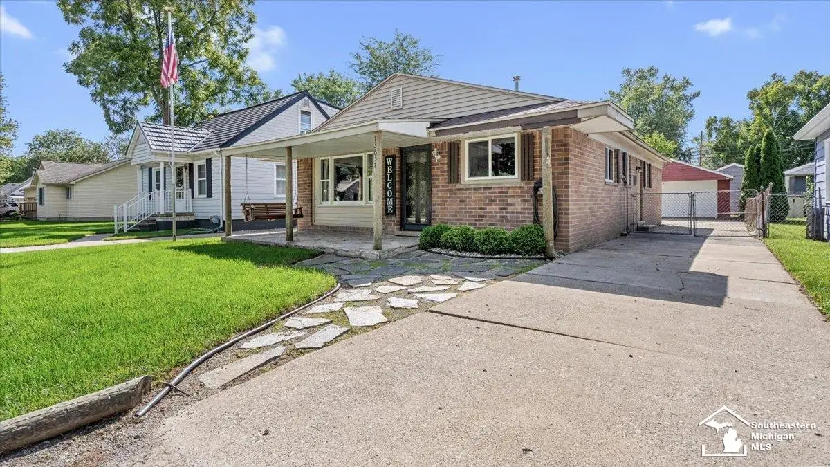 13637 Wright ST, Gibraltar, MI 48173 - #1