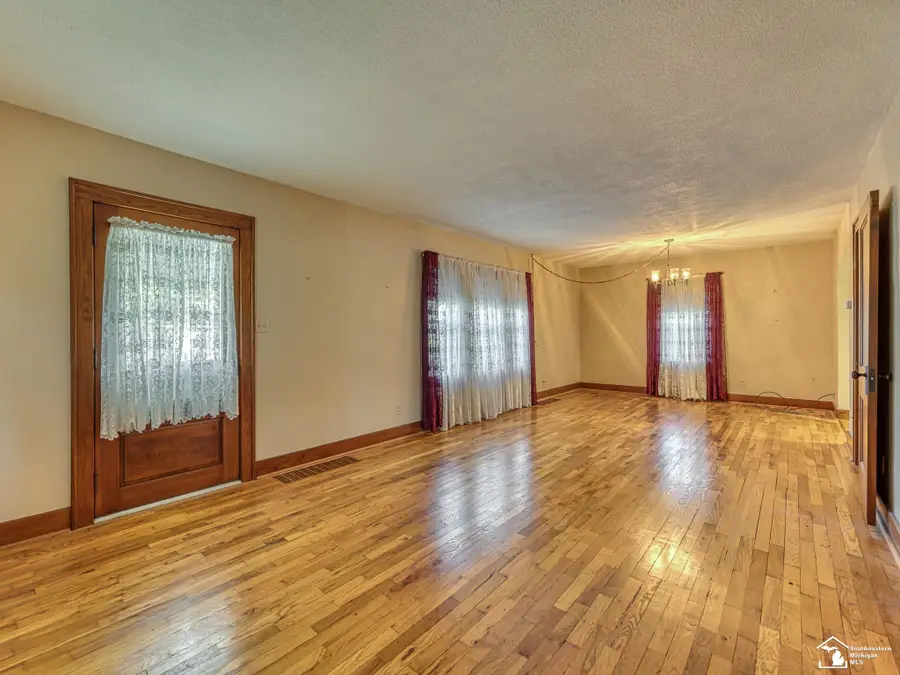 232 N Division ST, Petersburg, MI 49270 - #2