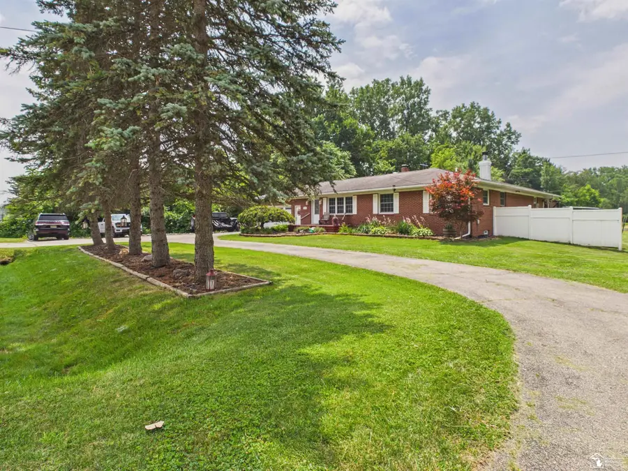 3183 Bluebush RD, Monroe, MI 48162 - #2