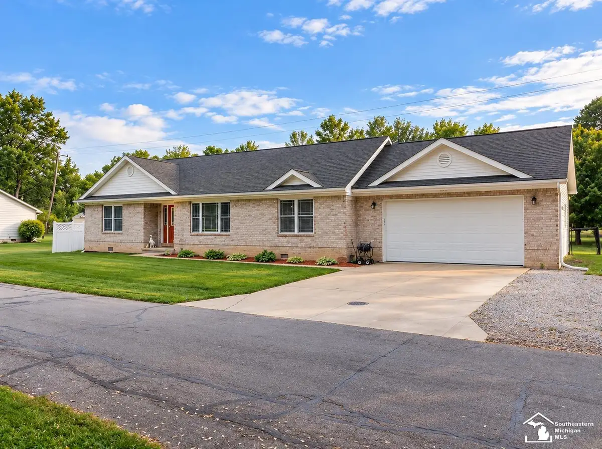 3472 Lakeshore DR, Monroe, MI 48162 - #1