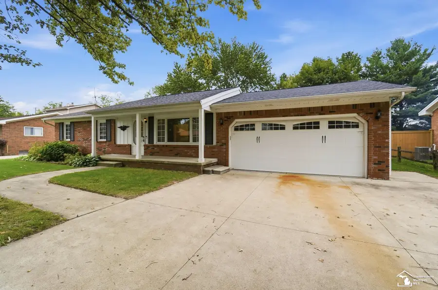 15592 Eastwood ST, Monroe, MI 48161 - #2