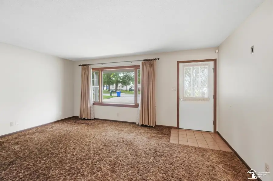 15592 Eastwood ST, Monroe, MI 48161 - #3
