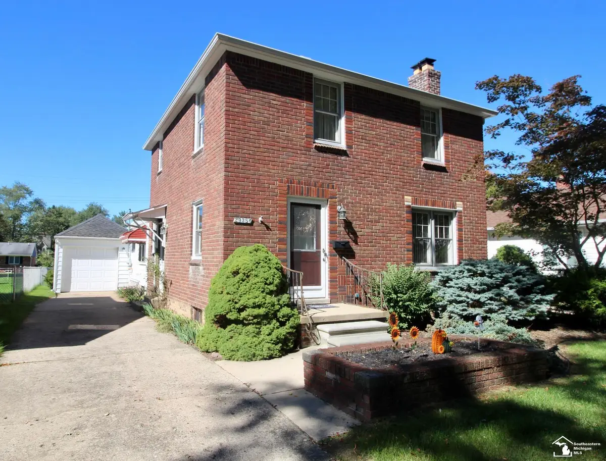 29386 Walnut ST, Flat Rock, MI 48134 - #1