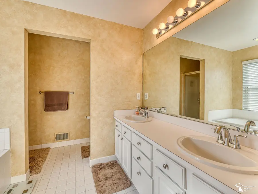 25028 Maxwell LN, Flat Rock, MI 48134 - #3