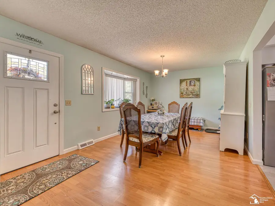 2575 Schafstal DR, Lambertville, MI 48144 - #2