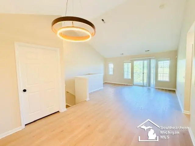 22056 Fairlane BLVD, Woodhaven, MI 48183 - #2