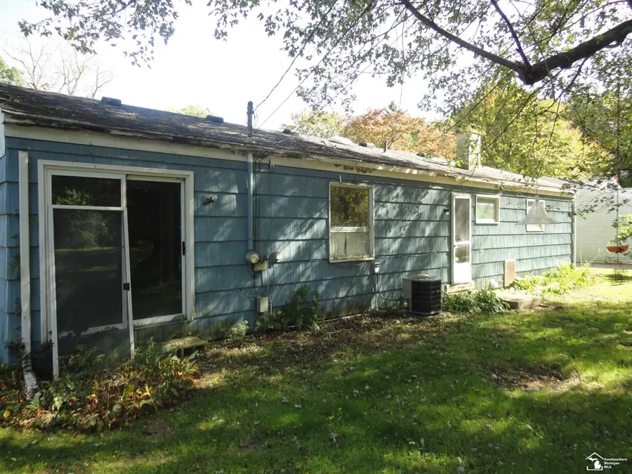 8579 Buerk DR, Temperance, MI 48182 - #2