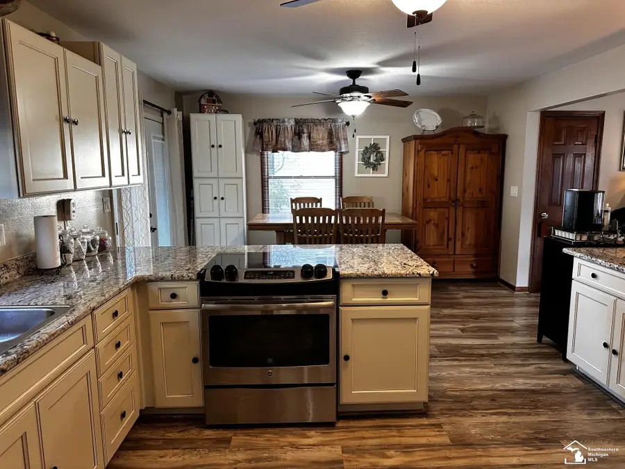 4532 Grove ST, Luna Pier, MI 48157 - #3