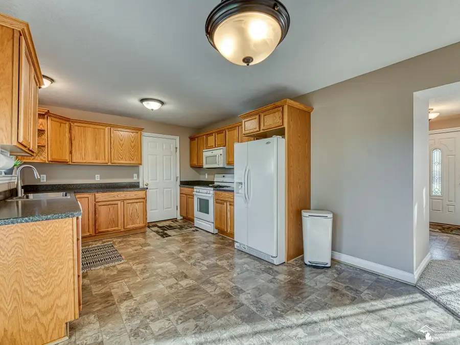 25484 Waltz RD, New Boston, MI 48164 - #2