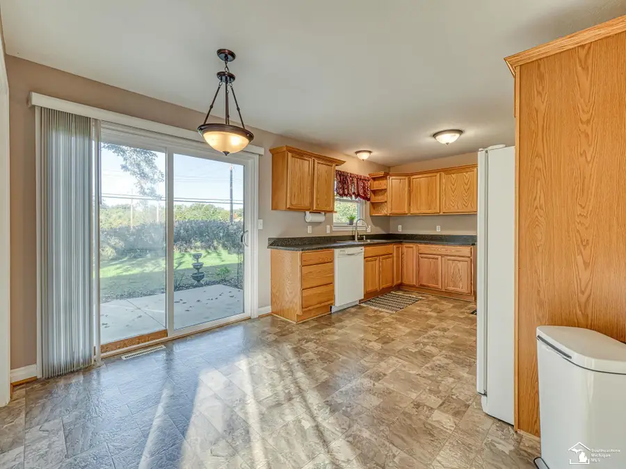 25484 Waltz RD, New Boston, MI 48164 - #3