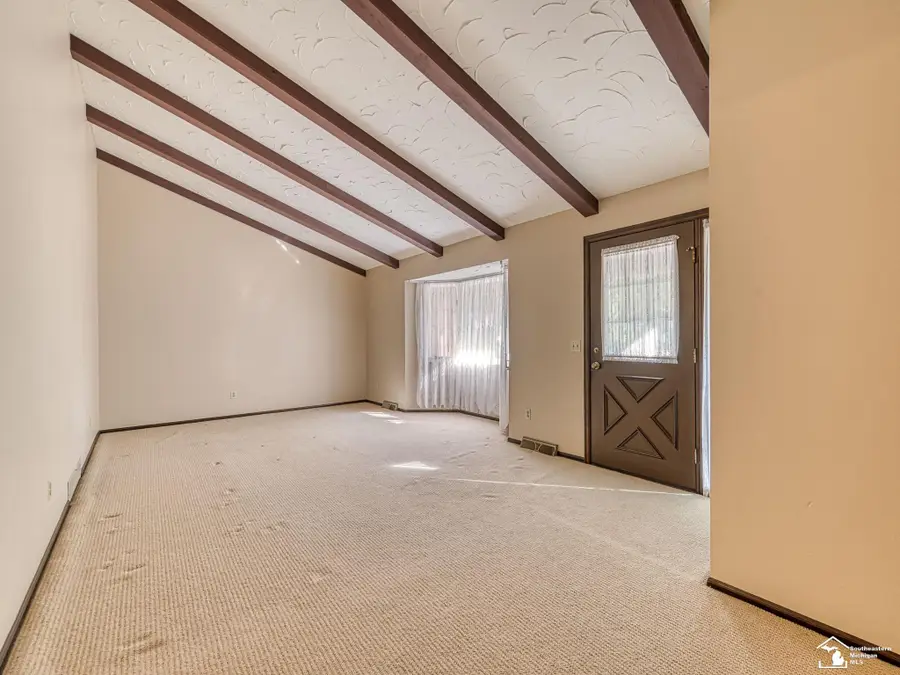 1422 Bedford DR, Temperance, MI 48182 - #2