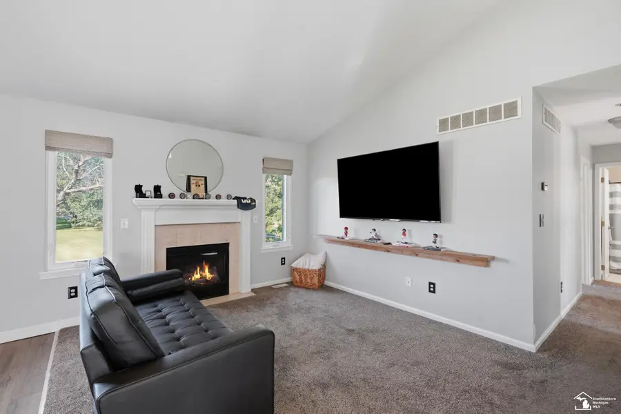8843 Railwood DR, Newport, MI 48166 - #3