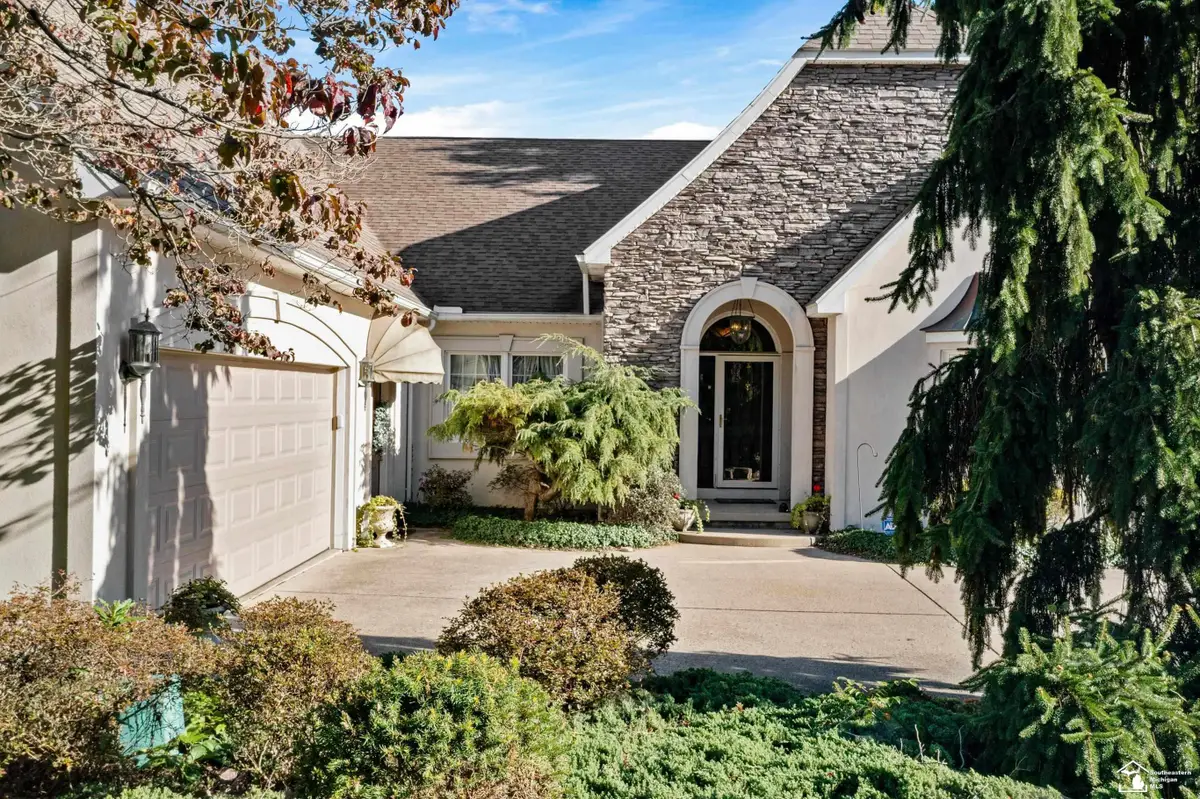 729 E Hurd RD, Monroe, MI 48162 - #1