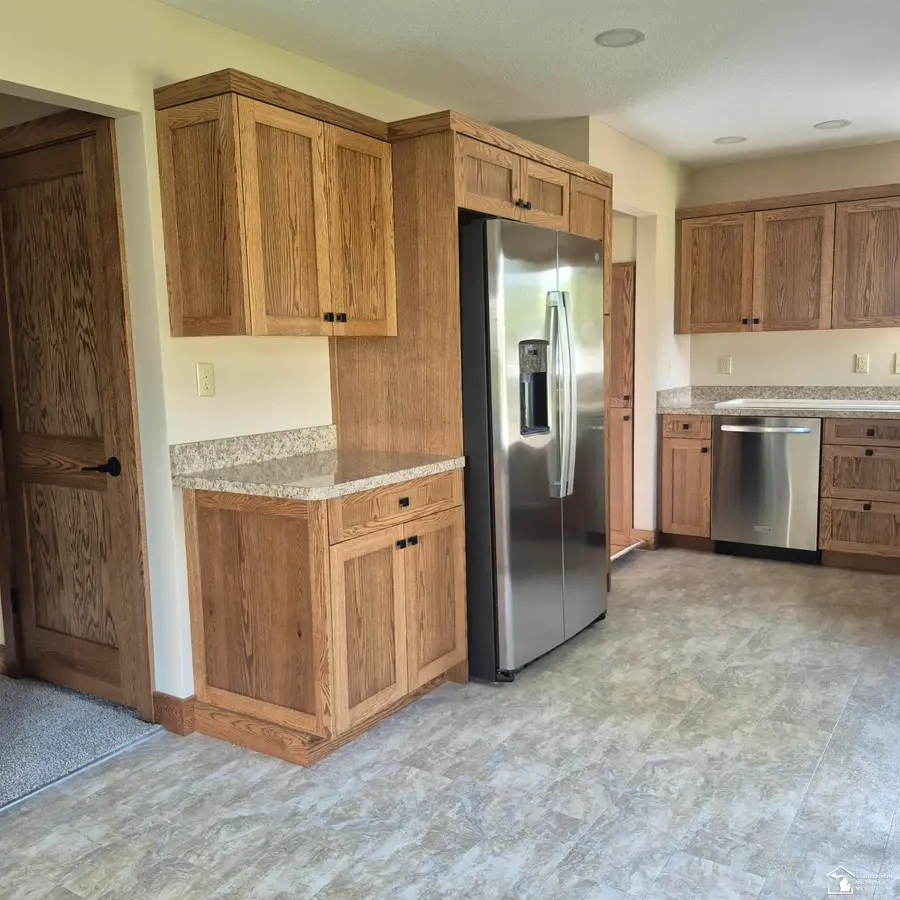 2114 Hollywood DR, Monroe, MI 48162 - #3