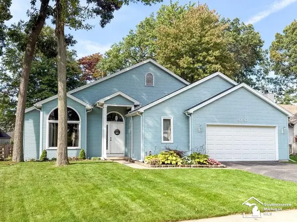 8737 Tanglewood RD, Temperance, MI 48182