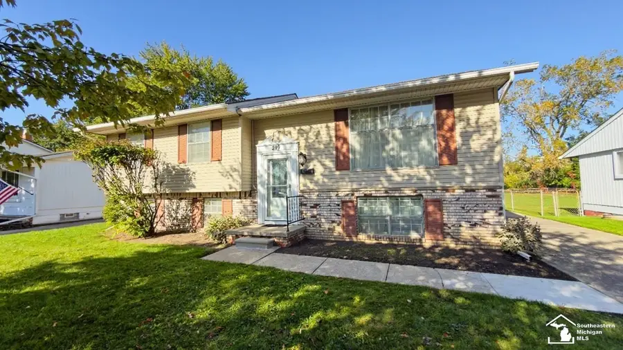 219 Toll ST, Monroe, MI 48162 - #2