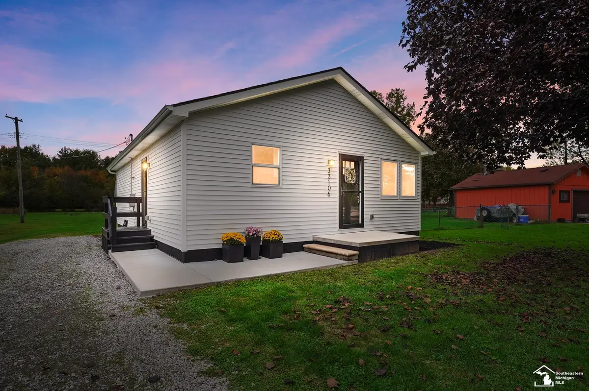 33106 W Jefferson AVE, Brownstown, MI 48173 - #1