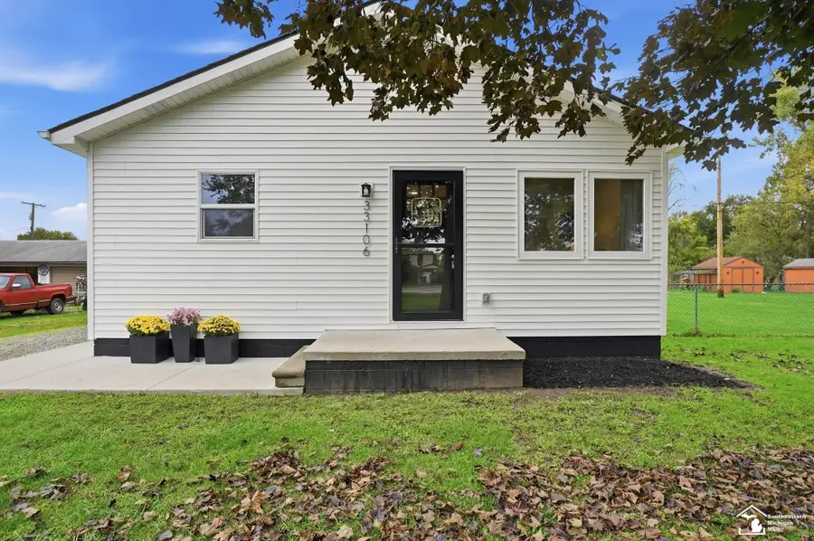 33106 W Jefferson AVE, Brownstown, MI 48173 - #3