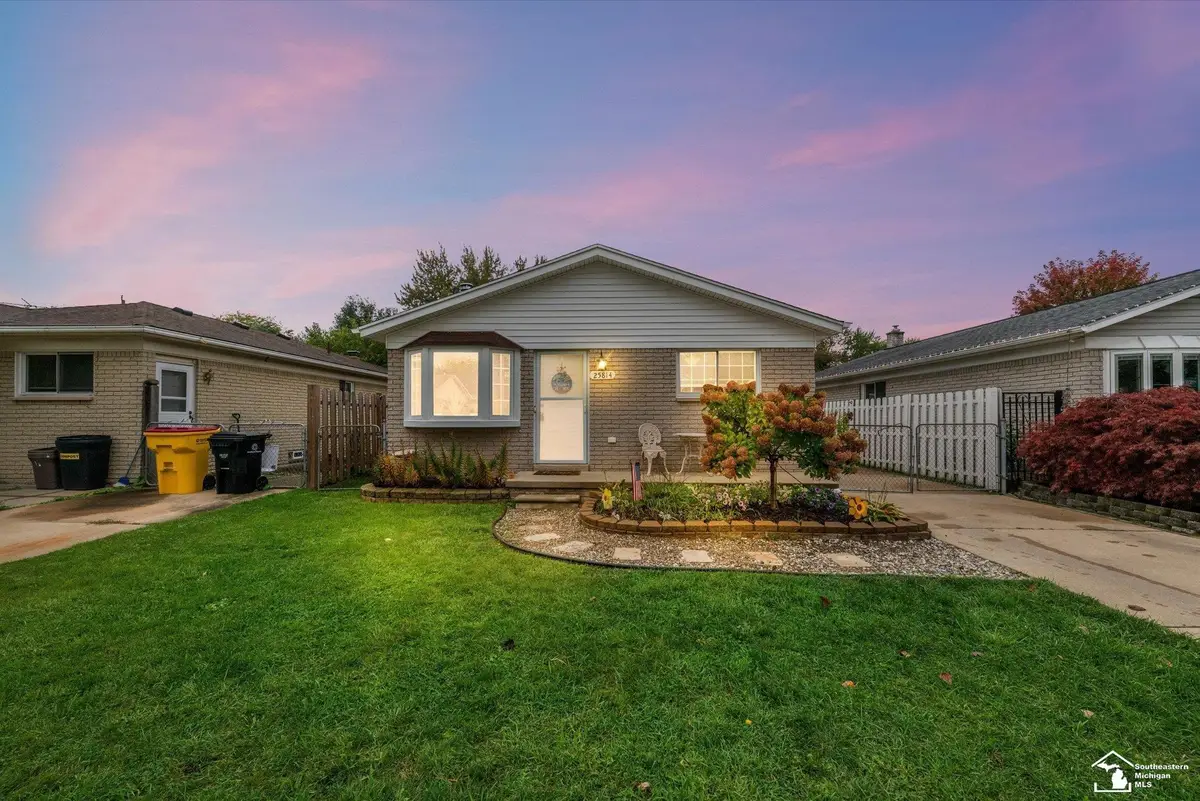 25814 Reeck RD, Woodhaven, MI 48183 - #1