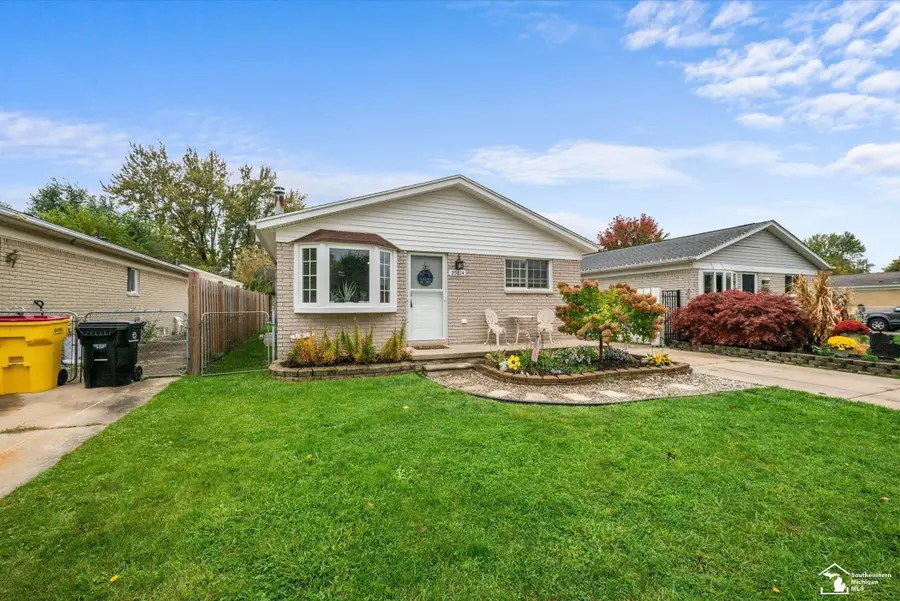 25814 Reeck RD, Woodhaven, MI 48183 - #2