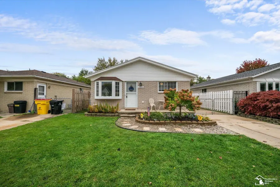 25814 Reeck RD, Woodhaven, MI 48183 - #3