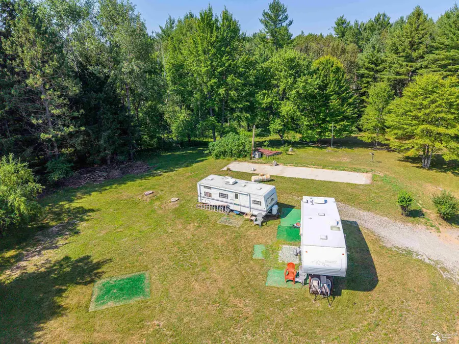 3850 N Clarwin RD, Gladwin, MI 48624 - #3