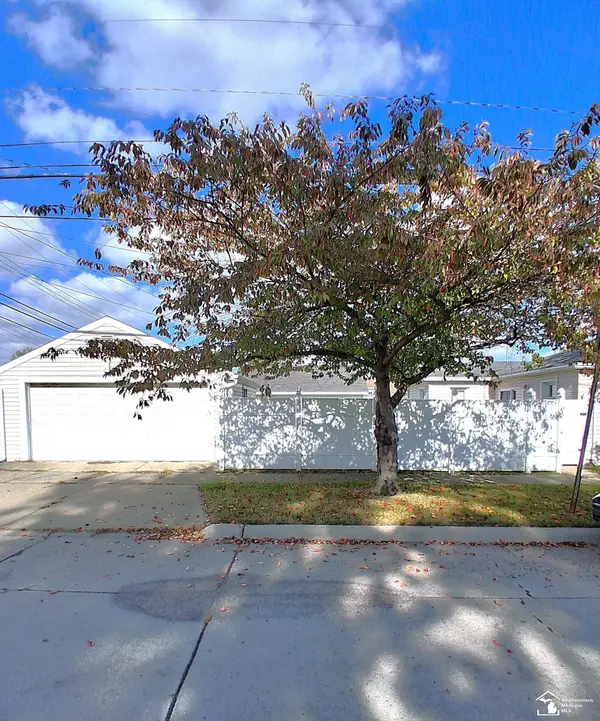 13246 Irene ST, Southgate, MI 48195