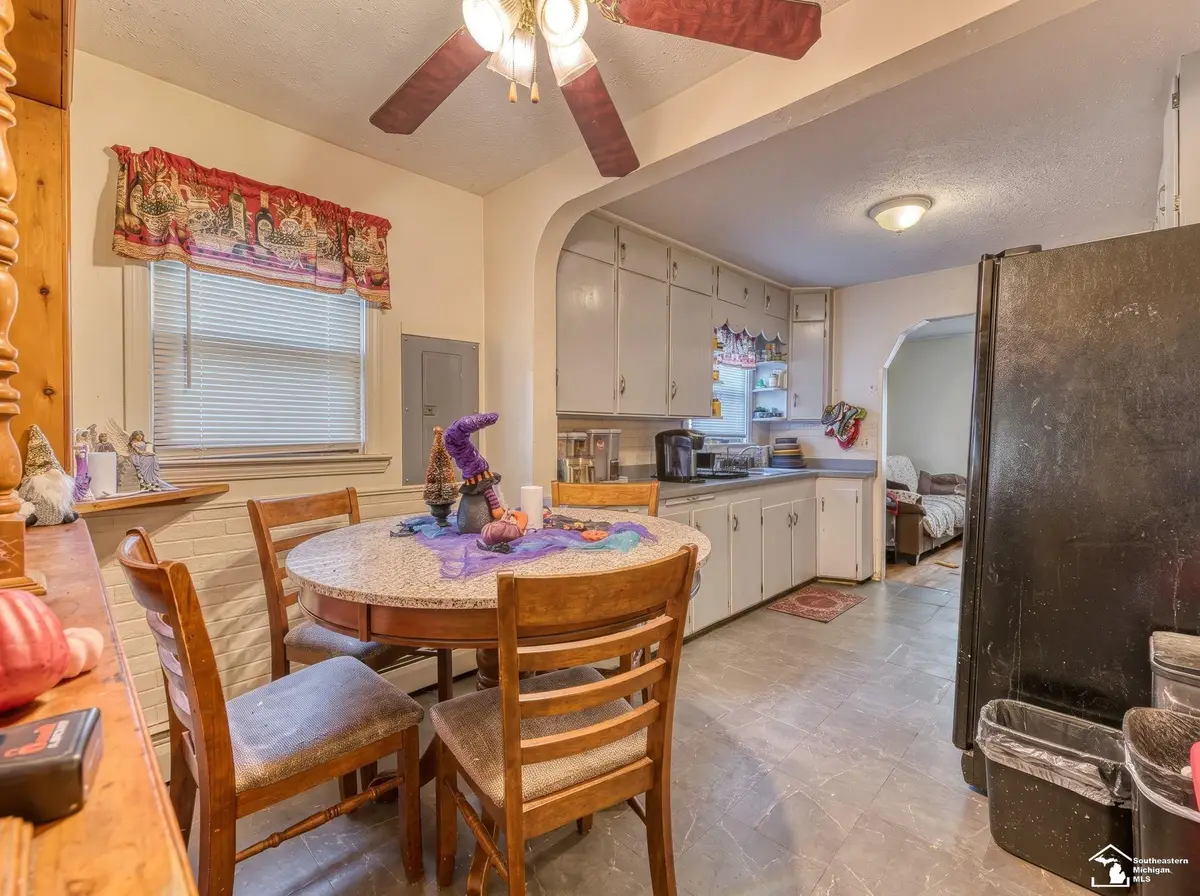 25623 Pennie ST, Dearborn Heights, MI 48125 - #1