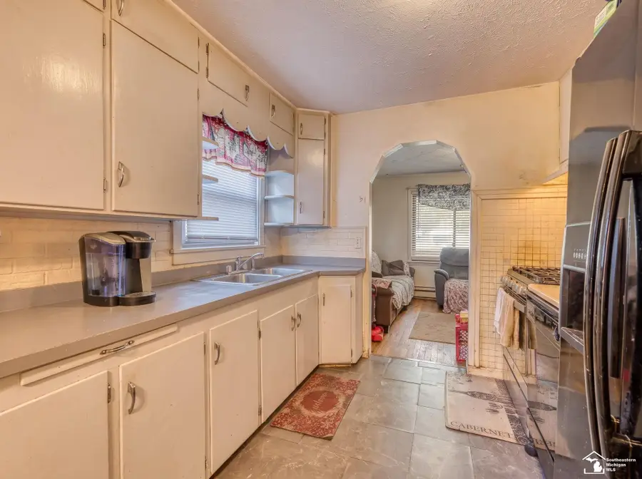25623 Pennie ST, Dearborn Heights, MI 48125 - #2