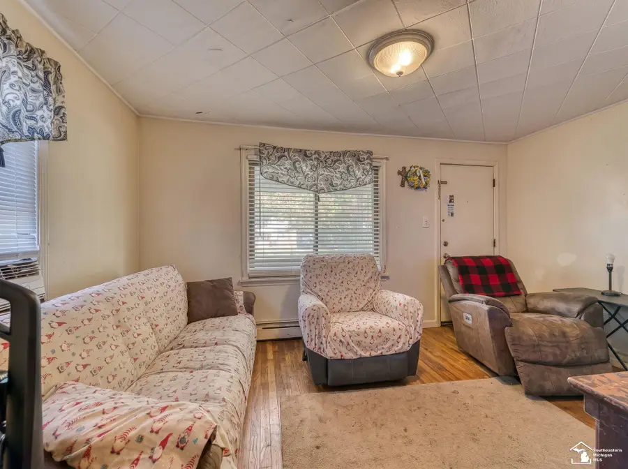 25623 Pennie ST, Dearborn Heights, MI 48125 - #3