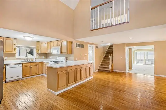 35610 Jeffers CT, Harrison Township, MI 48045 - #3