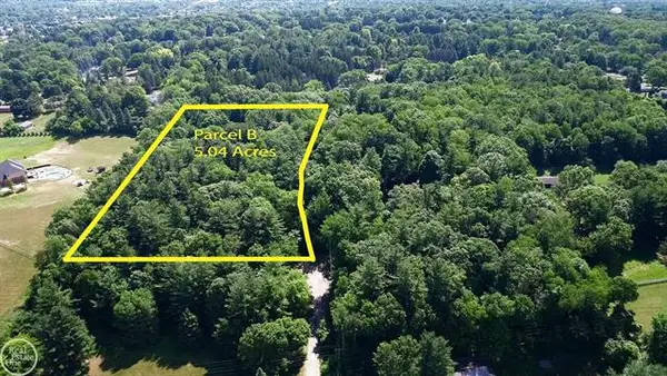 8401 Pine Knoll DR, Bruce, MI 48065