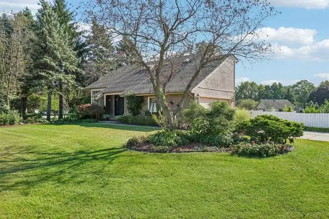 5577 Harlowe DR, Shelby, MI 48316 - #3