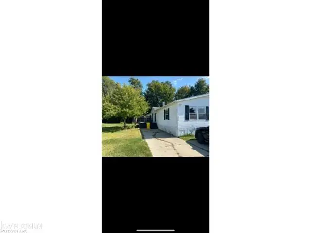 52239 Landsdowne CIR, Chesterfield, MI 48051 - #1