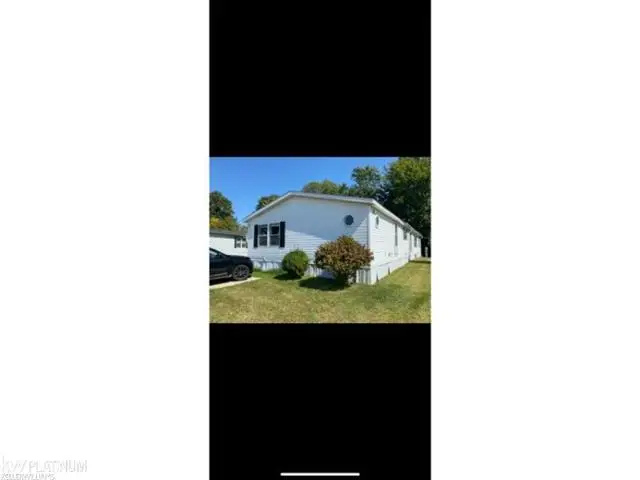 52239 Landsdowne CIR, Chesterfield, MI 48051 - #3