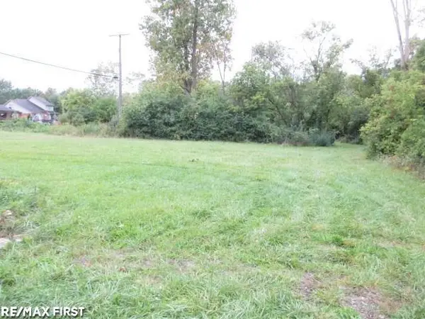 36069 Eaton DR, ClintonTownship, MI 48035