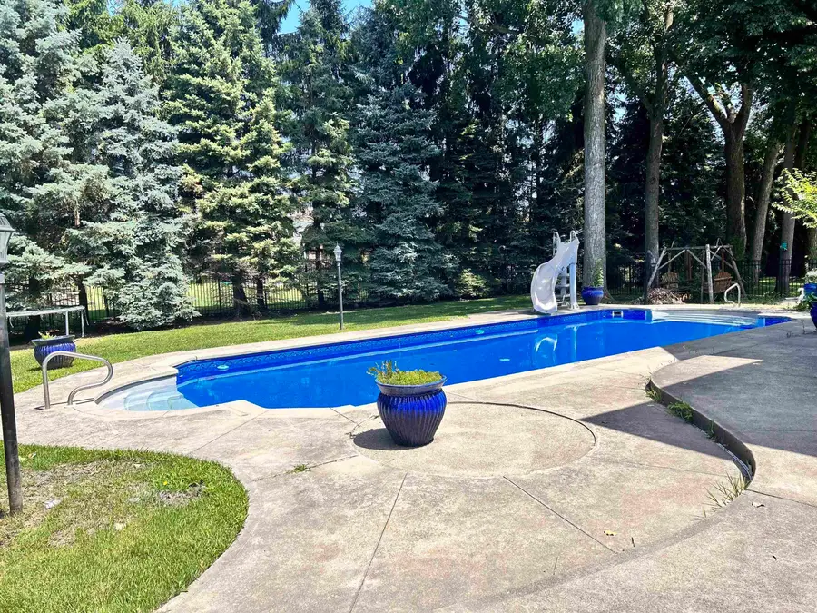 19790 Westchester DR, Clinton, MI 48038 - #2