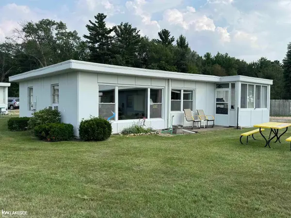 6024 Port Austin RD, Caseville, MI 48725