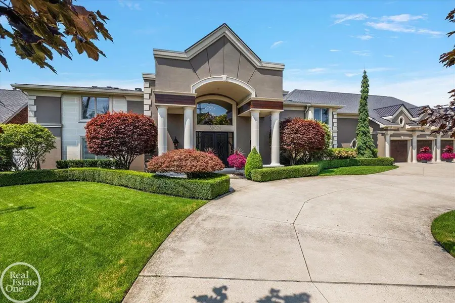 38371 Huron Pointe DR, Harrison Township, MI 48045 - #3