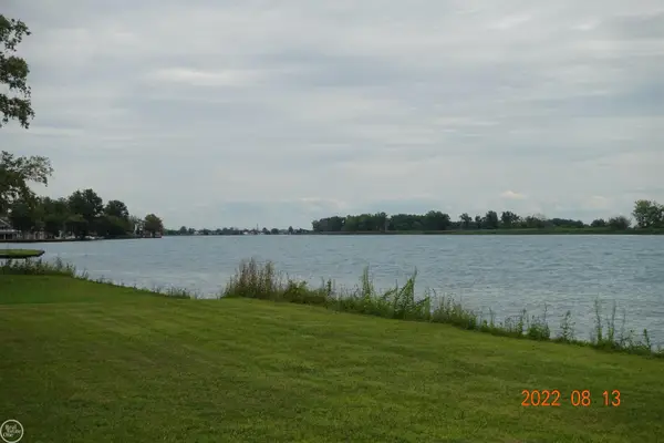 9446 S CHANNEL ST, HarsensIsland, MI 48028